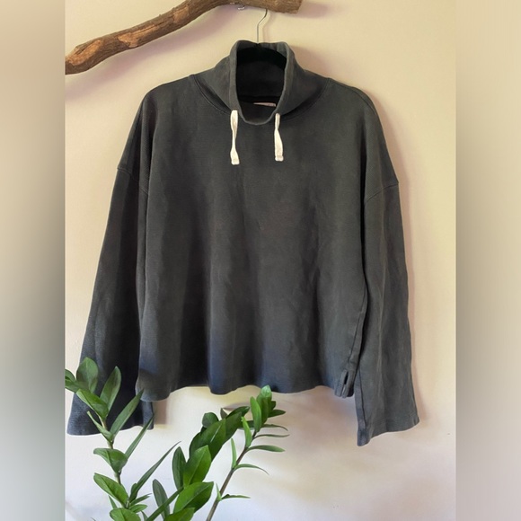 Universal Thread Sweater - Picture 5 of 6